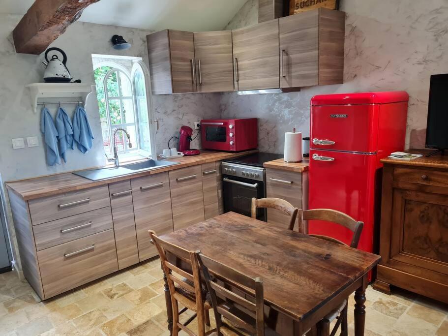 Petit Gite 18 Eme Tout Confort Saint-Germain-des-Fosses Esterno foto